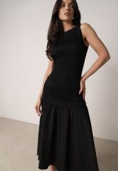 Czarna Marszczona Sukienka Bez Rękawów z Obniżoną Linią Talii Natirea. Czarne sukienki Born2be, na co dzień, m, bez wzorów, eleganckie, bez kołnierzyka, bez ramiączek, maxi, proste. Za 129.99 zł.