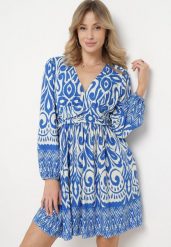 Niebiesko-Biała Rozkloszowana Sukienka z Ozdobnym Marszczeniem i Gumką z Tyłu Jolilama. Niebieskie sukienki Born2be, na co dzień, m, bez wzorów, z wiskozy, eleganckie, bez kołnierzyka, bez ramiączek, mini, proste. Za 79.99 zł.