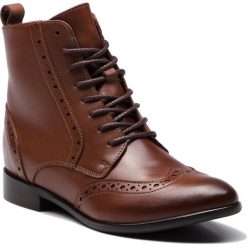 Botki EDEO - 3291-905 Brąz. Brązowe botki Edeo, bez wzorów, ze skóry, bez obcasa, na obcasie, bez zapięcia. W wyprzedaży za 229.00 zł.