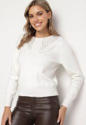 Biały Sweter z Wiskozą i Ozdobnym Kołnierzykiem z Cyrkoniami Iligala. Białe swetry Born2be, l, bez wzorów, z jeansu, bez ramiączek. Za 139.99 zł.