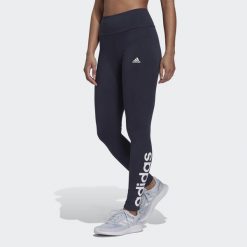 Essentials High-Waisted Logo Leggings. Białe obuwie sportowe Adidas, bez zapięcia, na fitness i siłownię. Za 81.00 zł.