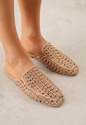 Ciemnobeżowe Klapki Mule z Ażurową Cholewką Szydełkową Civeza. Brązowe klapki Born2be, w ażurowe wzory, z jeansu, bez obcasa, na płaskiej podeszwie. Za 89.99 zł.