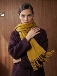 Szalik z frędzlami - żółty. Żółte szaliki Sinsay, bez wzorów. Za 29.99 zł.
