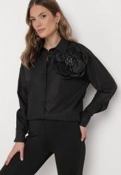 Czarna Gładka Koszula na Guziki z Ozdobnym Kwiatem Wenia. Czarne koszule Born2be, m, z aplikacjami, eleganckie, bez kołnierzyka, bez ramiączek. Za 159.99 zł.