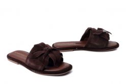 BOMBONELLA G039 25039-1 brązowy, klapki damskie. Brązowe klapki Bombonella, bez wzorów, ze skóry, bez obcasa, na obcasie. Za 220.92 zł.