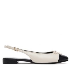 Sandały Tory Burch. Brązowe sandały Tory Burch, bez wzorów, bez obcasa, na płaskiej podeszwie, bez zapięcia. Za 1,499.00 zł.