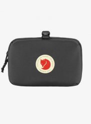 Kosmetyczka Fjallraven Farden Necessity Bag - coal black. Czarne kufry i kosmetyczki Fjällräven, bez wzorów, z nylonu, bez dodatków. Za 252.99 zł.