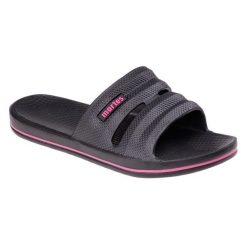 Klapki Damskie Vedi. Czarne klapki MARTES ESSENTIALS, bez wzorów, z materiału, z otwartym noskiem, bez obcasa, na obcasie. Za 47.99 zł.