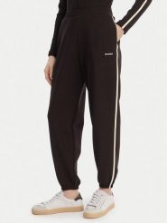 Guess Spodnie dresowe V6GB02 K2915 Brązowy Regular Fit. Brązowe spodnie dresowe Guess, s, z aplikacjami, z dresówki. Za 394.99 zł.