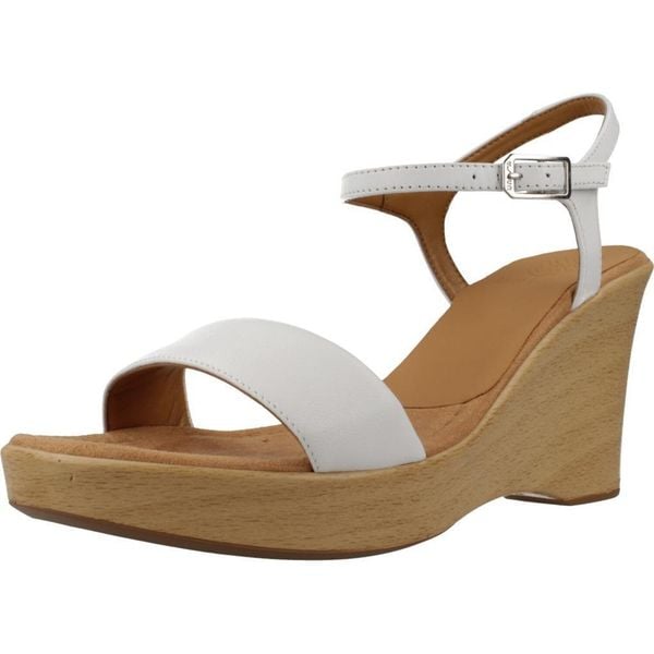 Sandały UNISA RITA 25 NTO Biały. Białe sandały Unisa, bez wzorów, ze skóry, bez obcasa, bez zapięcia. Za 390.99 zł.