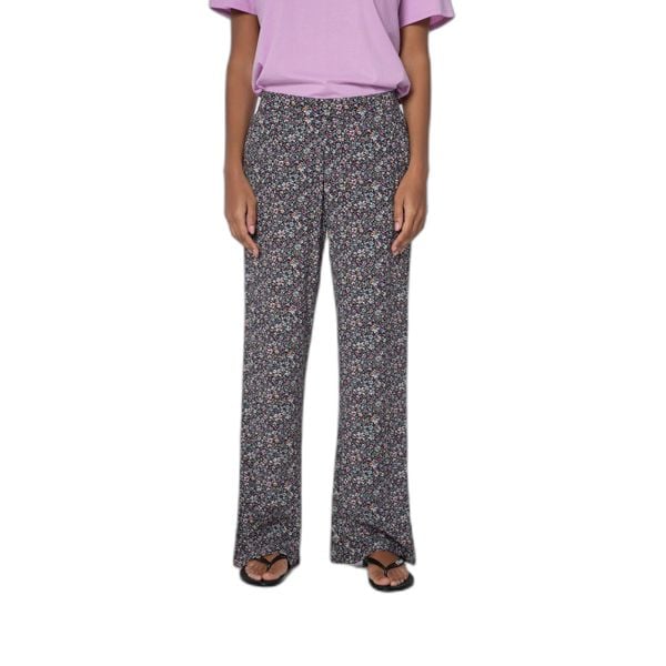 Spodnie damskie Protest Zella. Czarne spodnie dresowe Protest, bez wzorów. Za 282.50 zł.