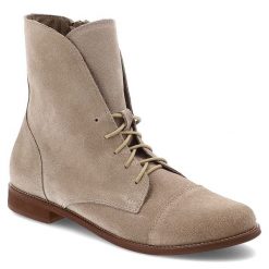 Beżowe Botki Armodo Modne Obuwie Damskie. Brązowe botki Armodo, bez wzorów, z weluru, bez obcasa, bez zapięcia. Za 356.99 zł.