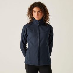 Softshell roboczy damski Uproar. Niebieskie kurtki sportowe Regatta, bez wzorów, z softshellu, bez kaptura, trekkingowe. Za 209.99 zł.