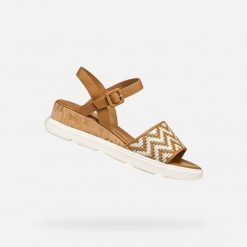 Damskie sandały Geox Pisa B. Brązowe sandały Geox, bez wzorów, z gumy, eleganckie, bez obcasa, bez zapięcia. Za 469.99 zł.