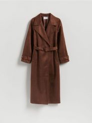 Trencz z imitacji zamszu - brązowy. Brązowe płaszcze Reserved, l, bez wzorów, ze skóry, bez kaptura. Za 359.99 zł.