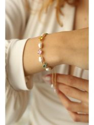 L'Atelier de Gaia Pozłacana bransoletka z perłami i cyrkoniami rozmiar: onesize. Białe bransoletki L'Atelier de Gaia, z cyrkonią, pozłacane. Za 73.95 zł.