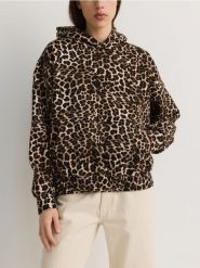 Bluza w zwierzęcy wzór - wielobarwny. Bluzy Reserved, l, bez wzorów, z bawełny, bez kaptura. W wyprzedaży za 79.99 zł.