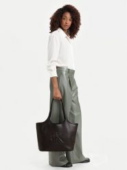 Calvin Klein Torebka Bold Ck Shopper LV04F3562G Brązowy ciemny. Brązowe shopper Calvin Klein, bez wzorów, ze skóry, bez dodatków. Za 529.99 zł.
