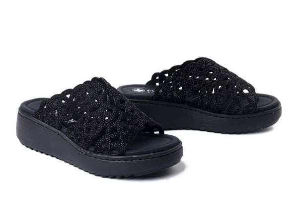 RIEKER V1789-00 black, klapki damskie. Czarne klapki Rieker, bez wzorów, bez obcasa. Za 223.93 zł.