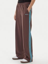 Adidas Spodnie dresowe JX5308 Brązowy Regular Fit. Brązowe spodnie dresowe Adidas, l, bez wzorów, z dresówki. Za 369.99 zł.