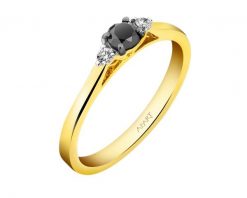 Pierścionek z żółtego złota z brylantami - 0,30 ct - próba 585. Żółte pierścionki Apart, z brylantem, złote. Za 3,390.00 zł.