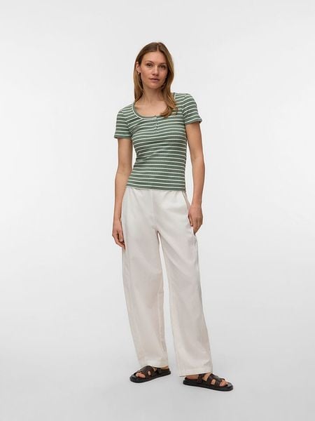 Vero Moda Koszulka w kolorze zielono-białym rozmiar: M. Zielone bluzki Vero Moda, m, bez wzorów, prążkowane, bez kołnierzyka, bez ramiączek. Za 81.95 zł.