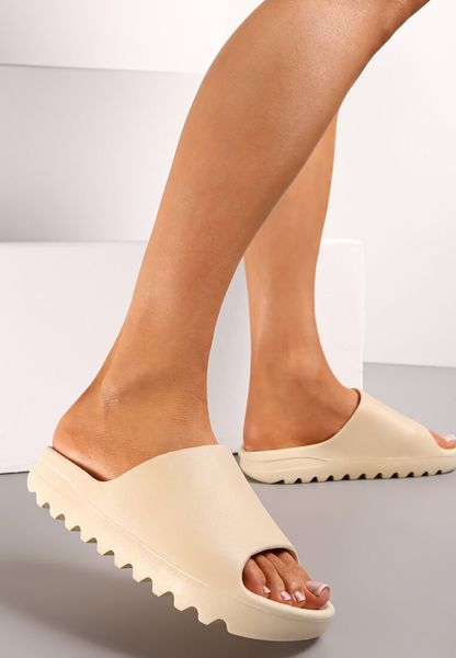 Beżowe Klapki z Pianki z Odkrytym Noskiem Birea. Brązowe klapki Renee, bez wzorów, bez obcasa. Za 29.99 zł.