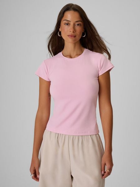 4F T-shirt slim gładki damski - różowy M. Czerwone t-shirty 4f, m, bez wzorów, z tkaniny, bez kołnierzyka, bez ramiączek. W wyprzedaży za 49.99 zł.