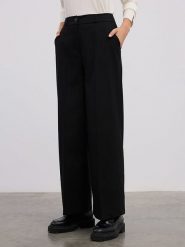 BGN Spodnie w kolorze czarnym rozmiar: 34. Czarne spodnie materiałowe BGN, na imprezę, bez wzorów, z materiału, z podwyższonym stanem. Za 108.99 zł.