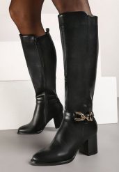Czarne Eleganckie Kozaki na Słupku z Ozdobnym Detalem przy Cholewce Resini. Czarne kozaki Born2be, z jeansu, bez obcasa, na obcasie, bez zapięcia. Za 169.99 zł.