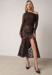 Brązowa Spódnica z Satyny z Koronką i Rozcięciem na Nogę Doritana. Brązowe spódnice Born2be, na imprezę, l, bez wzorów, z koronki, eleganckie, midi, dopasowane. Za 149.99 zł.