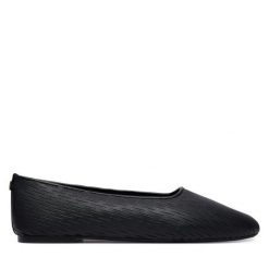 Baleriny Calvin Klein. Czarne baleriny Calvin Klein, bez wzorów, bez obcasa. Za 449.99 zł.