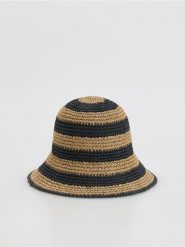 Pleciony kapelusz - czarny. Czarne kapelusze Reserved, bez wzorów. Za 79.99 zł.