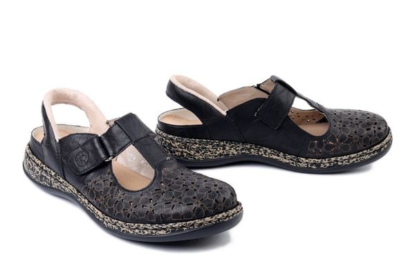 RIEKER 46397-00 black, sandały damskie. Czarne sandały Rieker, bez wzorów, z gumy, bez obcasa, bez zapięcia. Za 314.91 zł.