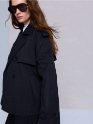 Krótki trencz dwurzędowy z paskiem z wykończniem twill - czarny. Czarne płaszcze Sinsay, l, bez wzorów, bez kaptura. Za 89.99 zł.