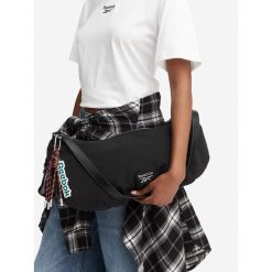 Torebka Reebok. Czarne torebki klasyczne Reebok, bez wzorów, bez dodatków. Za 129.99 zł.