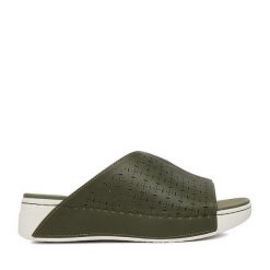 Klapki Go Soft. Zielone klapki GO SOFT, bez wzorów, bez obcasa. Za 119.99 zł.