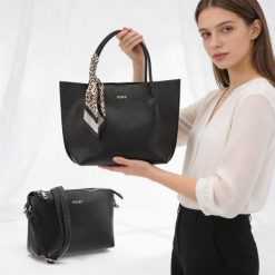 Torebka plus kosmetyczka damska Rieker, ze skóry ekologicznej o klasycznej formie z podwójnymi uchwytami i odpinanym paskiem praktyczna na co dzień i. Czarne kufry i kosmetyczki Rieker, bez wzorów, ze skóry ekologicznej, bez dodatków. Za 279.00 zł.