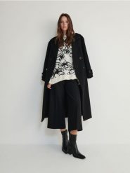 Płaszcz z wełną - czarny. Czarne płaszcze Reserved, l, bez wzorów, z tkaniny, bez kaptura. Za 399.99 zł.