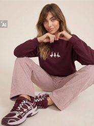 Bluza crewneck z haftowanymi kaczkami - czerwony. Czerwone bluzy Sinsay, l, bez wzorów, bez kaptura. Za 39.99 zł.