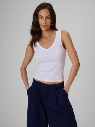 4F Top slim z prążkowanej dzianiny damski - biały XXL. Białe topy 4f, uniwersalny, bez wzorów, z bawełny, bez kołnierzyka, bez ramiączek. Za 59.99 zł.