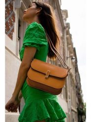 Christian Laurier Skórzana torebka "Roma" w kolorze karmelowym - 24 x 15 x 8 cm rozmiar: onesize. Brązowe torby na ramię Christian Laurier, bez wzorów, z materiału, na ramię, bez dodatków. Za 326.99 zł.