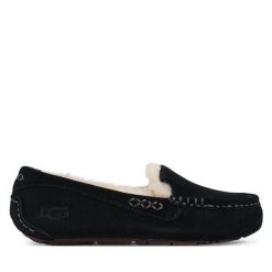 Kapcie Ugg. Czarne obuwie domowe UGG, bez wzorów, bez zapięcia. Za 569.99 zł.