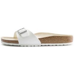 Klapki damskie Birkenstock Madrid BF. Białe klapki Birkenstock, bez wzorów, z materiału, bez obcasa. Za 279.00 zł.