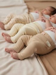 Legginsy 3 pack - kremowy. Białe legginsy Sinsay, l, bez wzorów. W wyprzedaży za 24.99 zł.