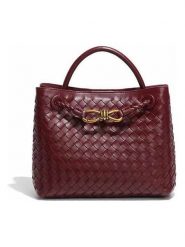 SUVRAI Torebka w kolorze bordowym - 30 x 23 x 13 cm rozmiar: onesize. Czerwone torby na ramię SUVRAI, bez wzorów, z materiału, przez ramię, bez dodatków. Za 130.99 zł.