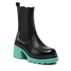Botki DeeZee. Czarne botki DeeZee, bez wzorów, bez obcasa, na słupku, bez zapięcia. Za 239.99 zł.