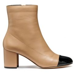 Botki Geox. Brązowe botki Geox, bez wzorów, bez obcasa, na słupku, bez zapięcia. Za 679.99 zł.