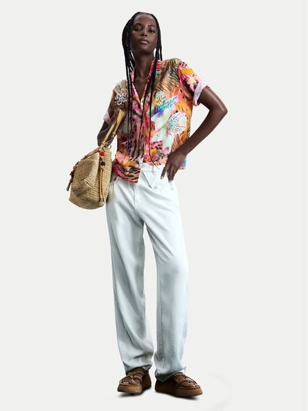 Desigual Koszula Nasau 26SWCW34 Kolorowy Regular Fit. Koszule Desigual, l, bez wzorów, z wiskozy, bez kołnierzyka, bez ramiączek. Za 249.99 zł.