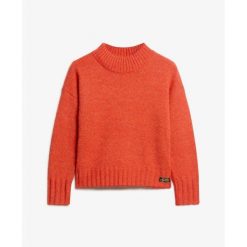 Damski sweter ze stójką Superdry Essential. Brązowe swetry Superdry, na zimę, bez wzorów, bez ramiączek. W wyprzedaży za 245.60 zł.